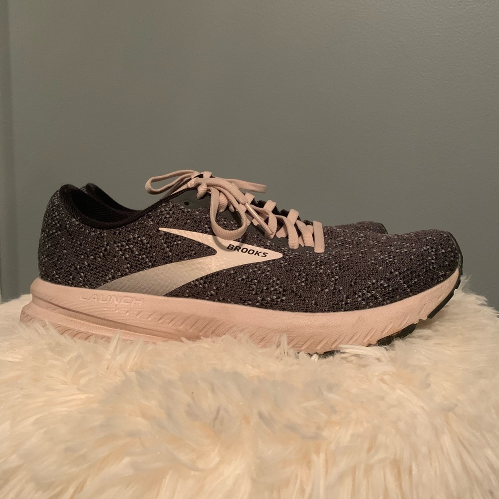 Brooks tennis shoes